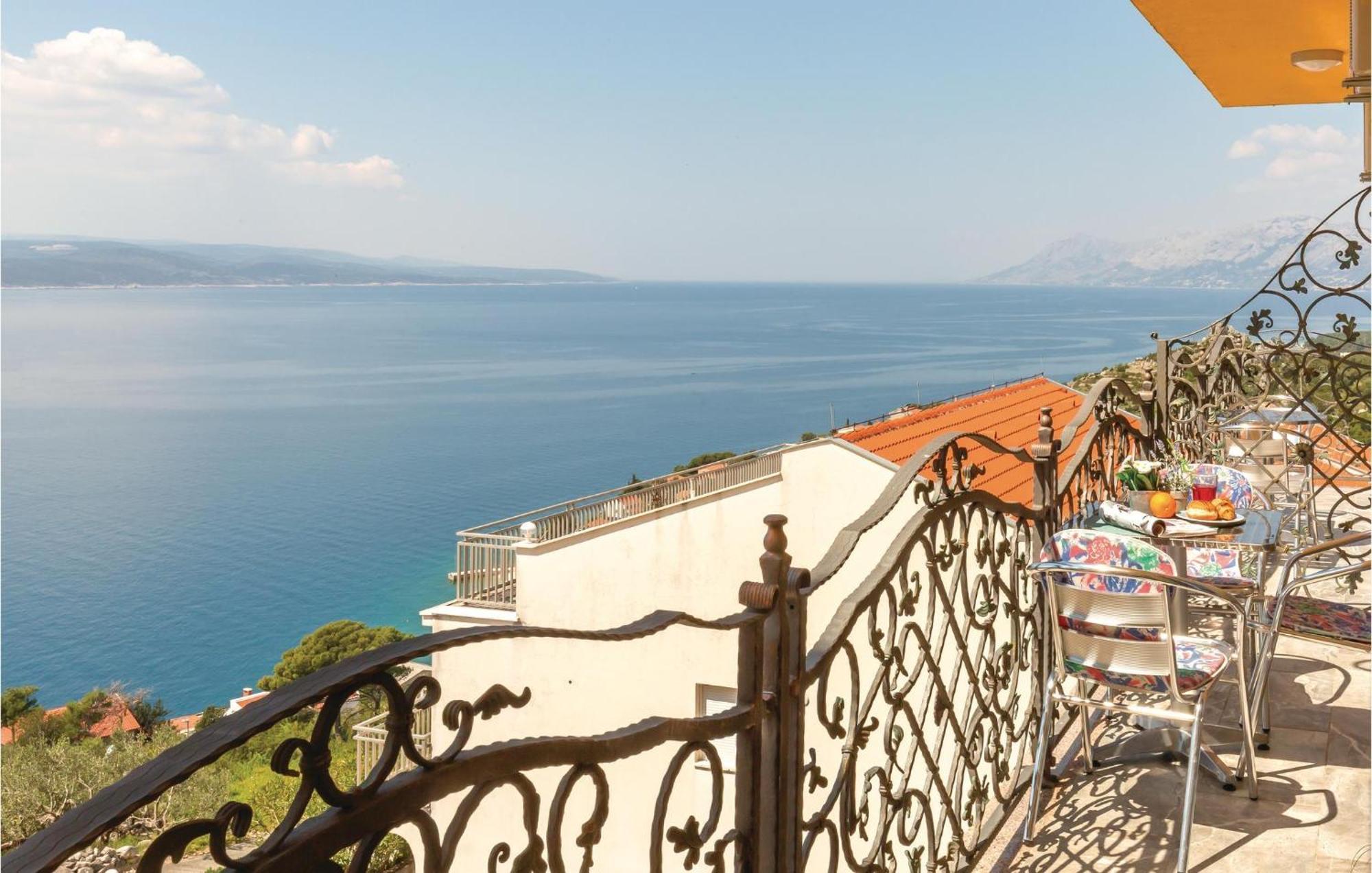 Nice Apartment In Krvavica With House Sea View Luaran gambar
