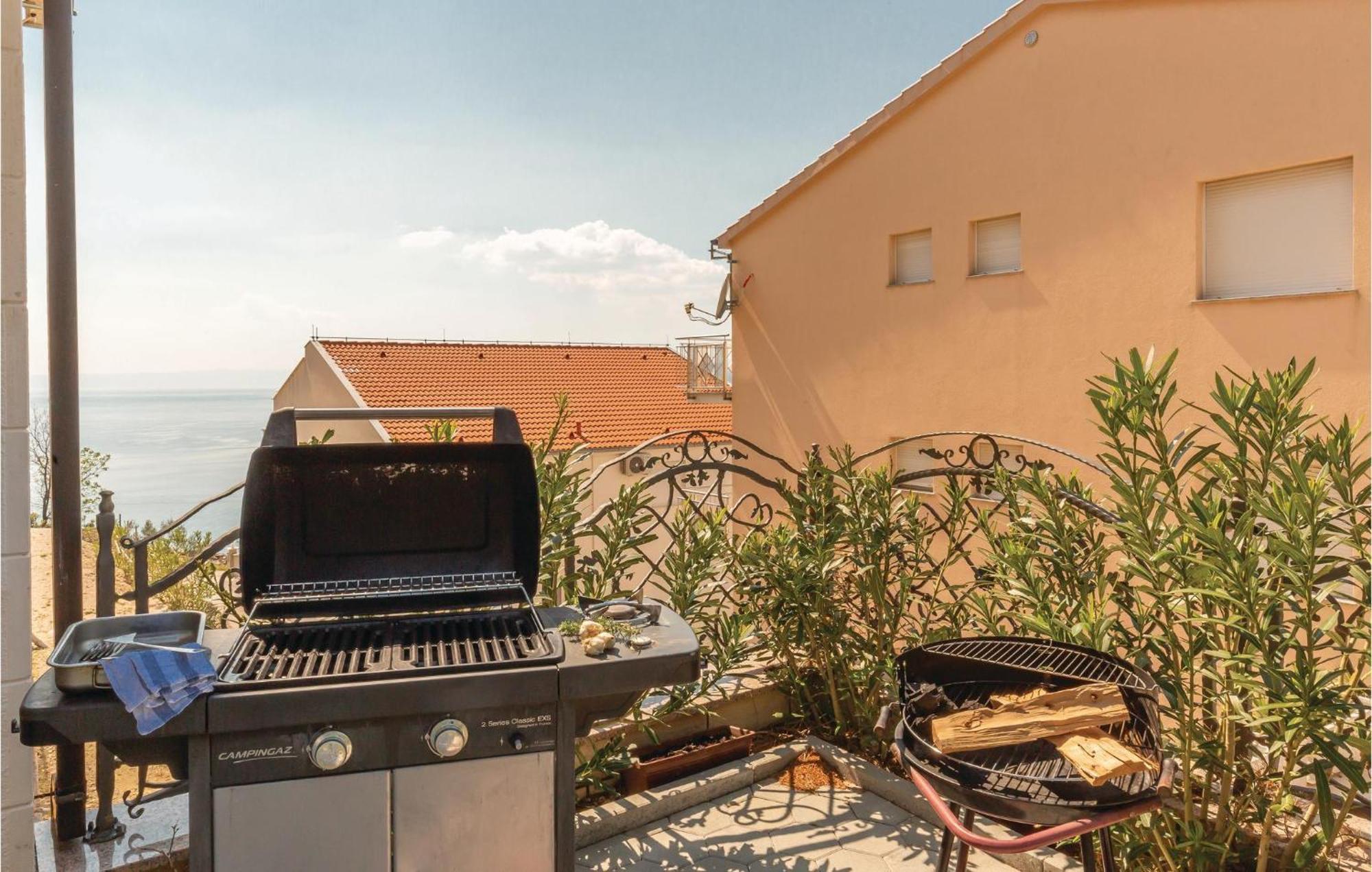 Nice Apartment In Krvavica With House Sea View Luaran gambar
