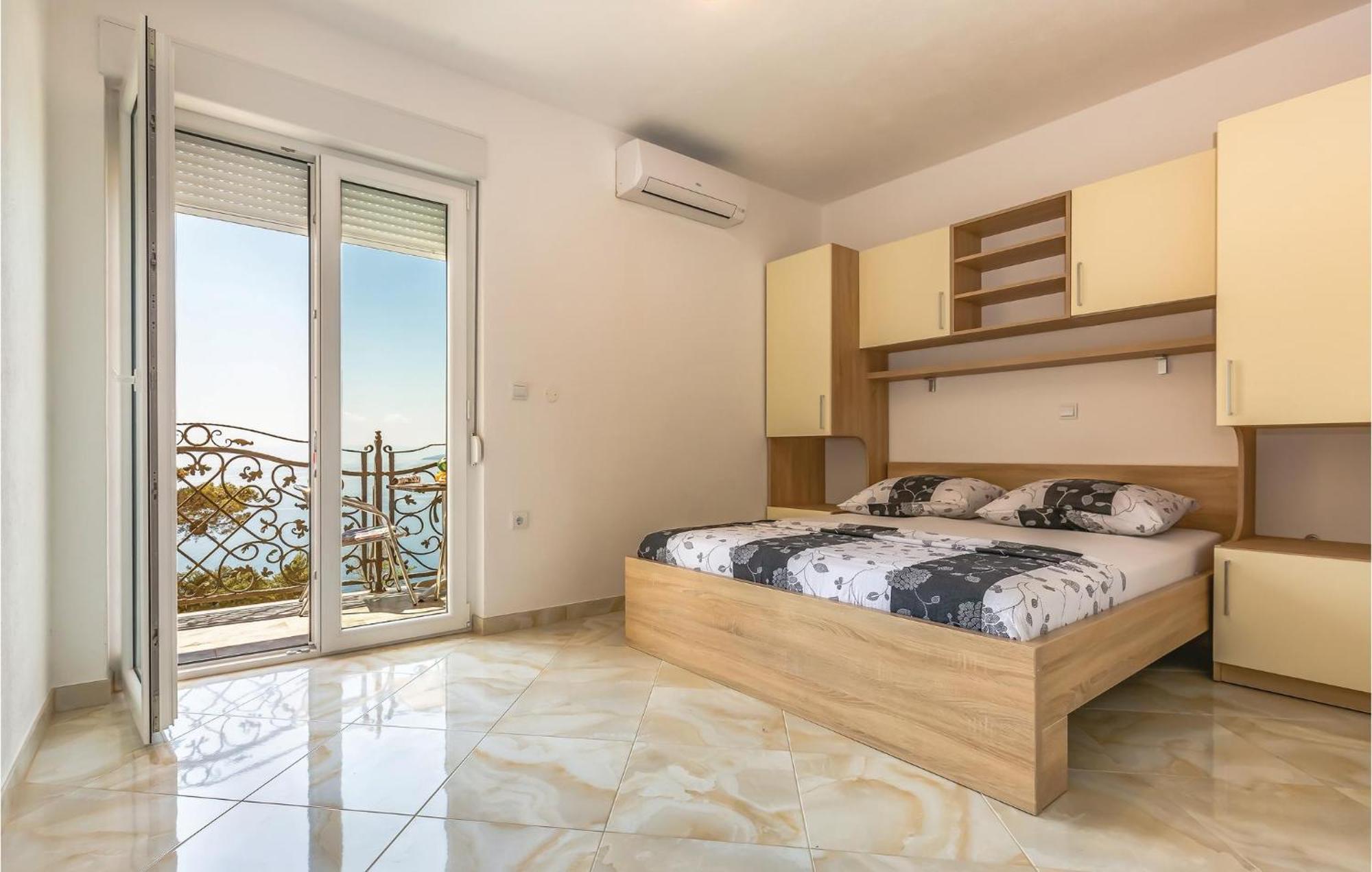 Nice Apartment In Krvavica With House Sea View Luaran gambar