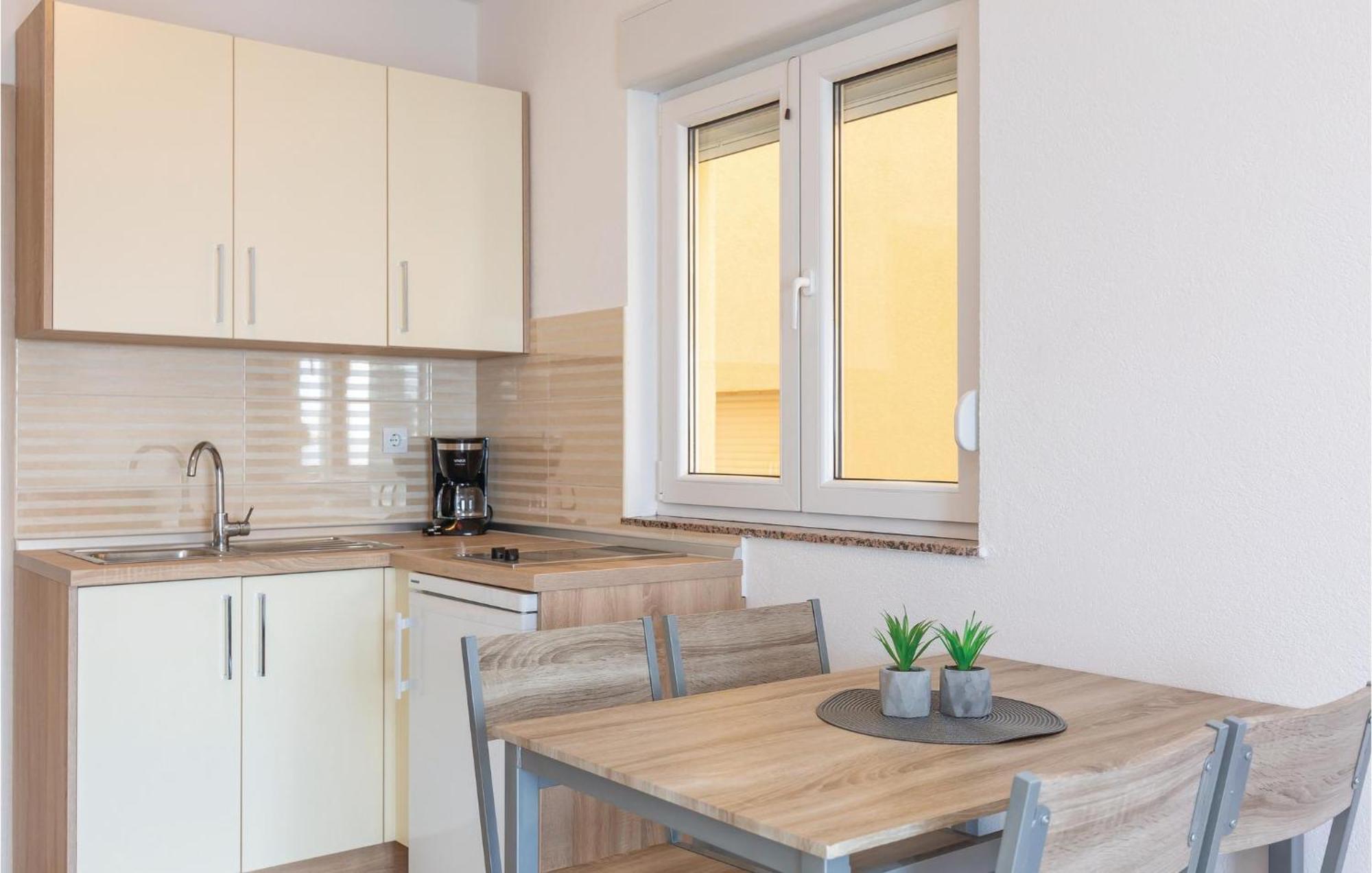 Nice Apartment In Krvavica With House Sea View Luaran gambar