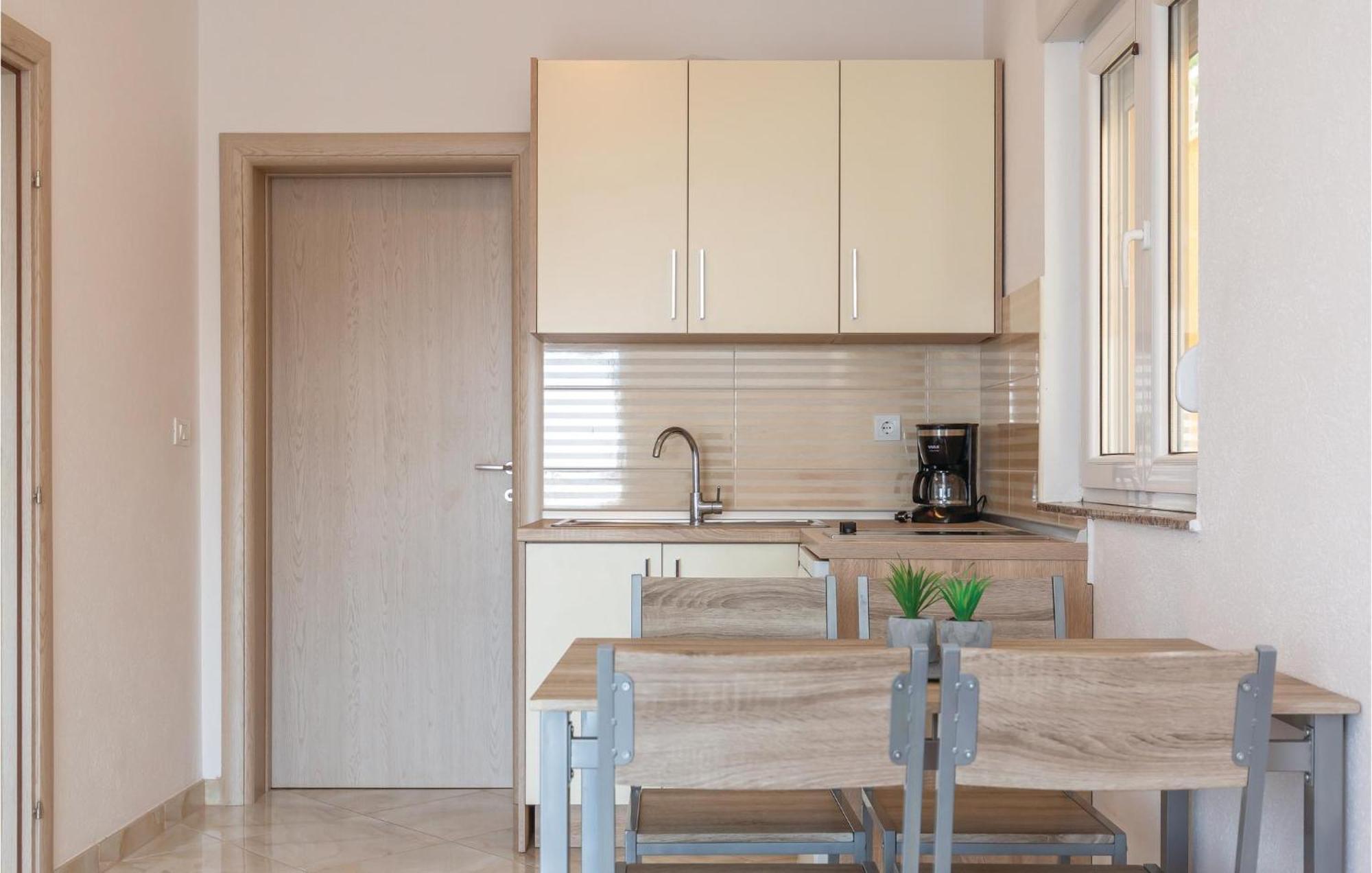 Nice Apartment In Krvavica With House Sea View Luaran gambar