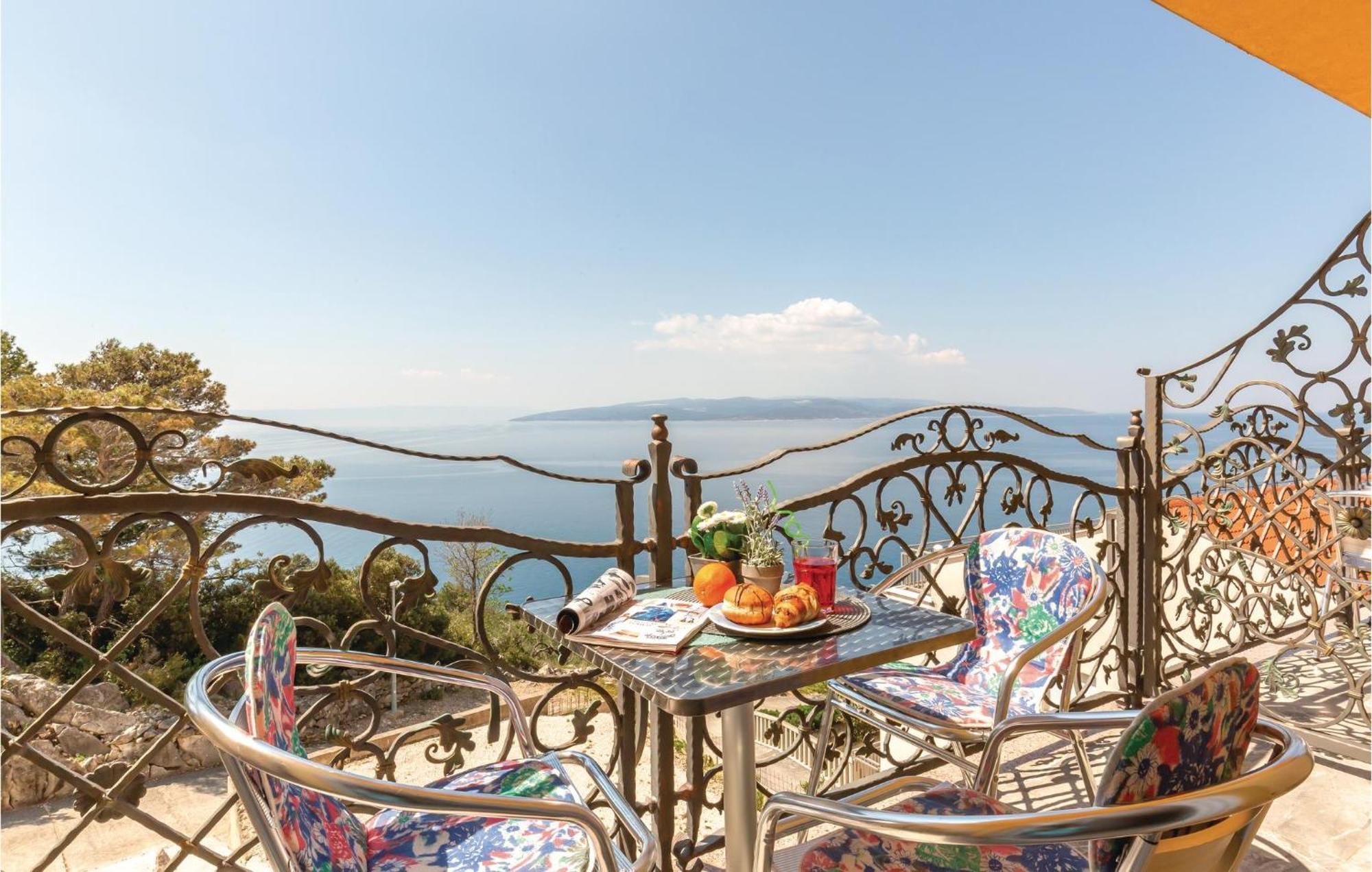 Nice Apartment In Krvavica With House Sea View Luaran gambar
